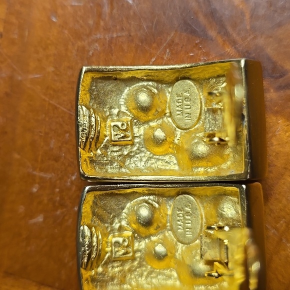 Les Bernard Valentino Couture fruit basket style clip on earrings matte Gold 48 - Picture 4 of 7